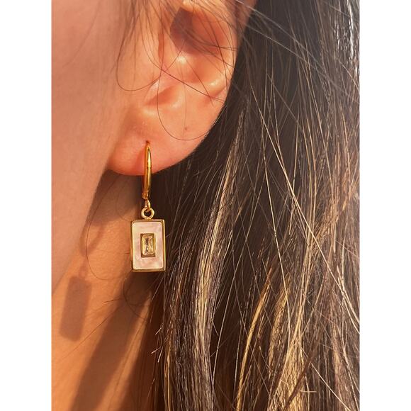 White Shell Vintage Acrylic Pendant Earrings 18K Gold Plated Stainless‎ S… - Picture 5 of 10